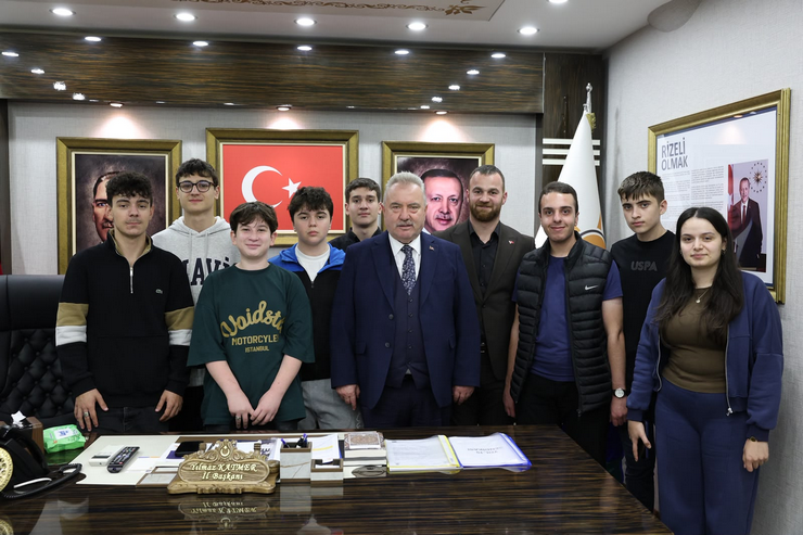 ak-parti-rize-il-baskani-yilmaz-katmer-tibbi-sekreter-temizlik-gorevlisi-ve-guvenlik-gorevlisi-olarak-recep-tayyip-erdogan-sehir-hastanesine-4-bin-isci-alinacagini-kaydetti-13.png