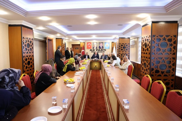 ak-parti-rize-il-baskani-yilmaz-katmer-tibbi-sekreter-temizlik-gorevlisi-ve-guvenlik-gorevlisi-olarak-recep-tayyip-erdogan-sehir-hastanesine-4-bin-isci-alinacagini-kaydetti-17.png