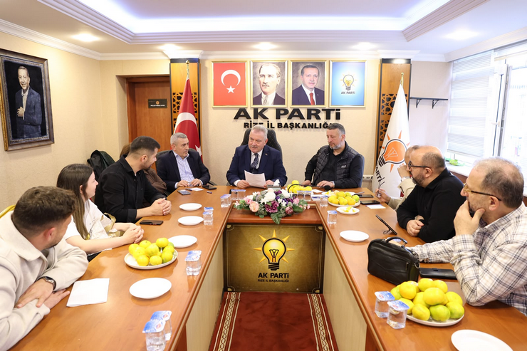 ak-parti-rize-il-baskani-yilmaz-katmer-tibbi-sekreter-temizlik-gorevlisi-ve-guvenlik-gorevlisi-olarak-recep-tayyip-erdogan-sehir-hastanesine-4-bin-isci-alinacagini-kaydetti-3.png