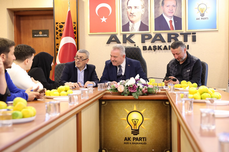 ak-parti-rize-il-baskani-yilmaz-katmer-tibbi-sekreter-temizlik-gorevlisi-ve-guvenlik-gorevlisi-olarak-recep-tayyip-erdogan-sehir-hastanesine-4-bin-isci-alinacagini-kaydetti-4.png