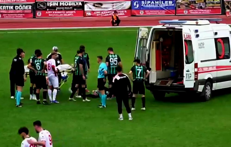 bartinda-arit-kayadibispor-ile-genclik-mimar-sinan-spor-arasinda-oynanan-karsilasmada-genclik-mimar-sinan-sporun-35-yasindaki-futbolcusu-akin-karaaslan-macin-son-dakikalarinda-fena.png