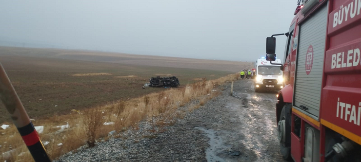 van-baskale-karayolunda-3-aracin-karistigi-zincirleme-trafik-kazasinda-1-polis-sehit-oldu-2si-agir-11-kisi-yaralandi-3.png