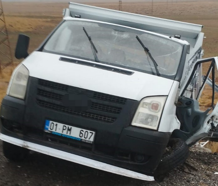 van-baskale-karayolunda-3-aracin-karistigi-zincirleme-trafik-kazasinda-1-polis-sehit-oldu-2si-agir-11-kisi-yaralandi-7.png