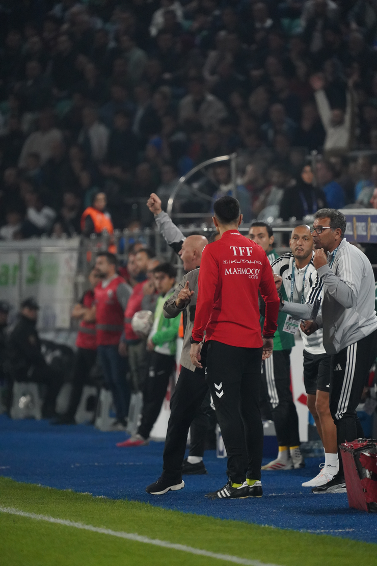 aykur-rizespor-trabzonspor-maci-yedke-kulubesinde-tepki.png
