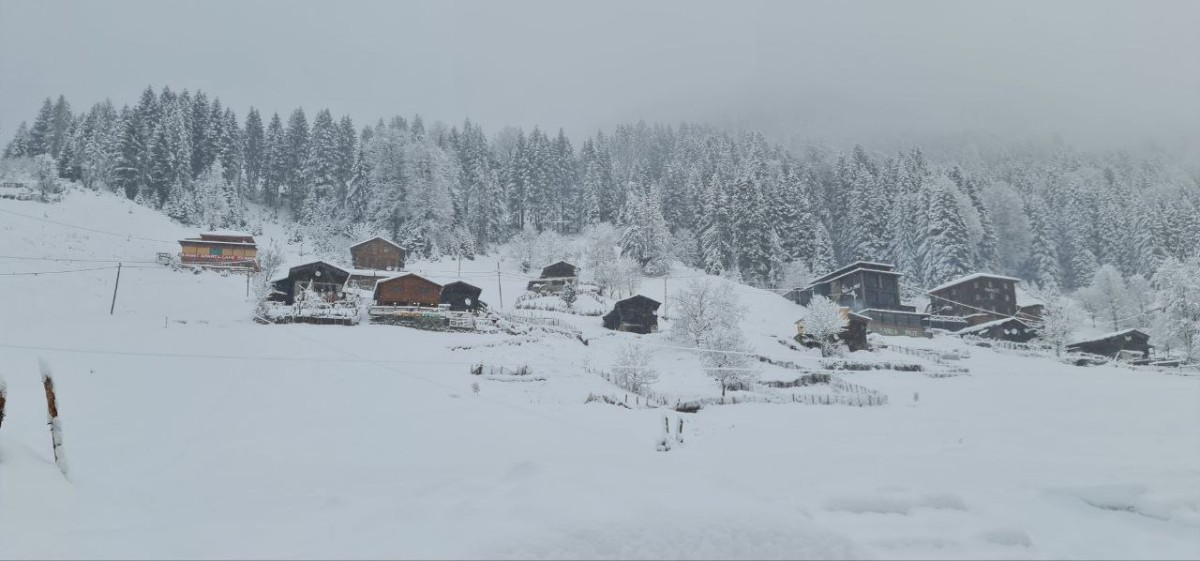 Rize'de kar yağışı etkili oldu