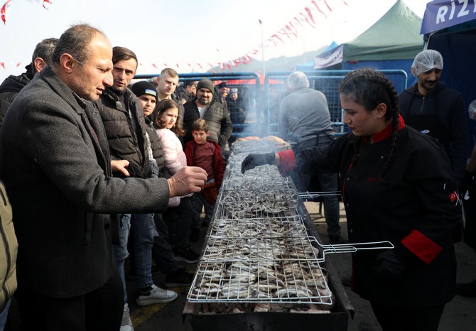 Rize’de hamsi festivalinde 2,5 ton hamsi tüketildi