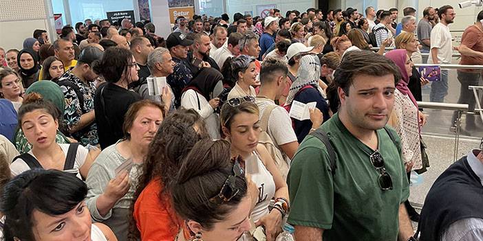 Sarp Sınır Kapısı'nda bayram tatili yoğunluğu yaşanıyor