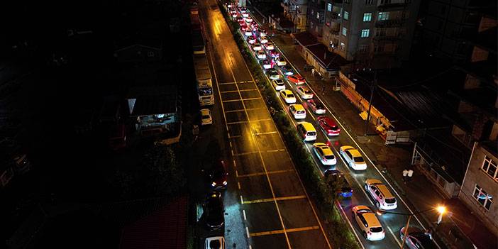 Sarp Sınır Kapısı'nda tır kuyruğu değil telefon kuyruğu