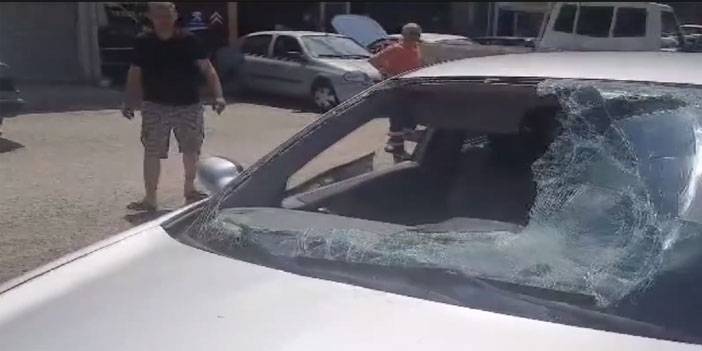 Trabzon'da yaylada ayı park halindeki otomobile zarar verdi