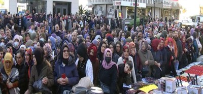 Rize'de 'indirim' kuyruğu