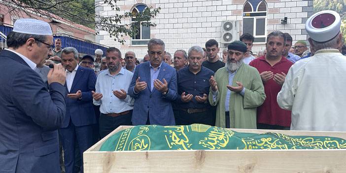 AK Parti Genel Başkan Yardımcısı Hayati Yazıcı, amcasının cenaze törenine katıldı