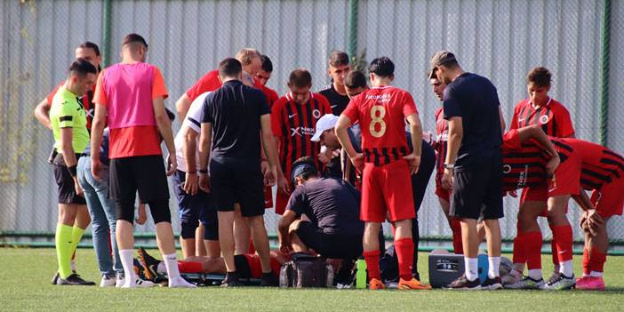 Rize'de U19 maçında bilincini kaybeden futbolcu hastaneye kaldırıldı