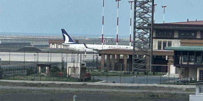 Rize'de Kuş Sürüsüne Çarpan Uçak Arıza Yapınca Aprona Çekildi