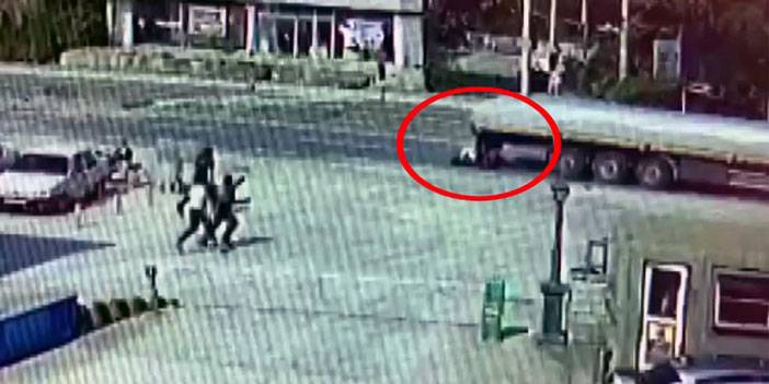 Geri Manevra Yapan Tır, Motosikletliyi Metrelerce Sürükledi; O Anlar Kamerada