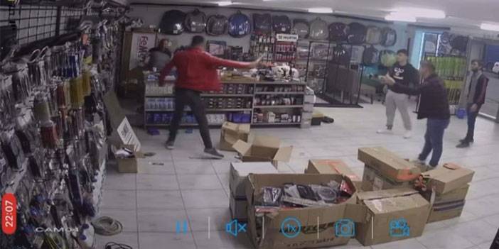 Baba-oğul geldikleri iş yerinde dehşet saçtı