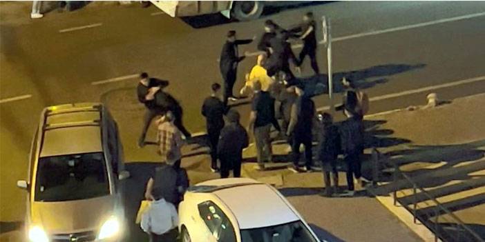 Avcılar'da Gençlerin 'Laf Atma' Kavgası Kamerada