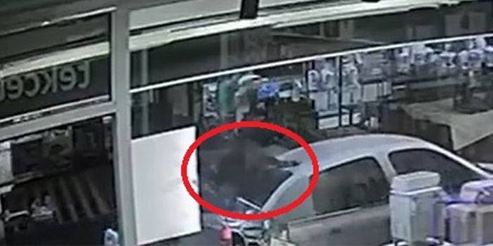 Seyir Halindeki Otomobilin Üstüne Damdan Keçi Düştü