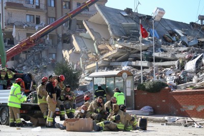 Depremin Acı Gerçeği Ortaya Çıktı ! Binalarda deniz kumu kullanılmış...