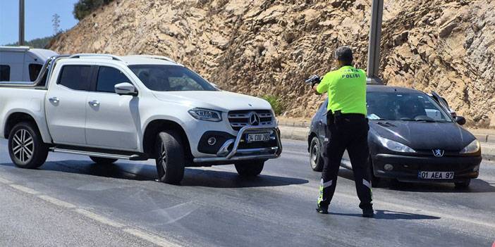 Dilan Çıtak, polisin üzerine araba sürdü