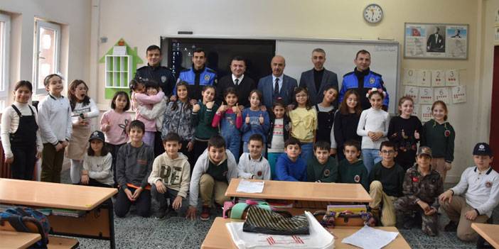 Rize İl Emniyet Müdürü Gökduman, Minik Öğrencilerin İsteğini Yerine Getirdi