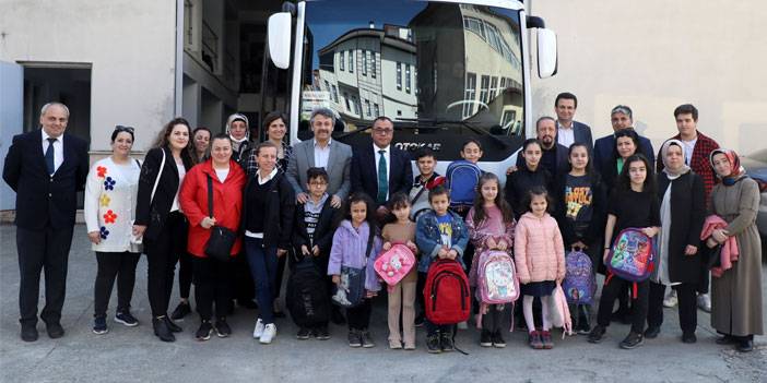 Rize'de toplanan kırtasiye malzemeleri Nurdağı'ndaki depremzede çocuklara gönderildi