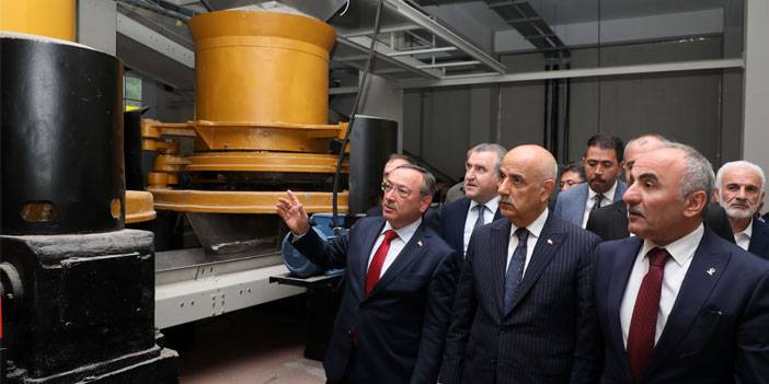 Bakan Kirişci, Rize'de Organik Çay Fabrikasında incelemede bulundu