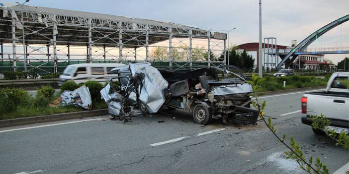 Rize'de hurdaya dönen aracın sahibi yaralandı