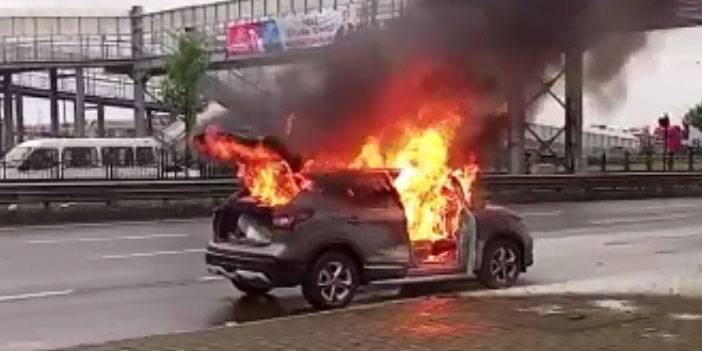 Trabzon'da seyir halinde alev alan otomobil kullanılamaz hale geldi